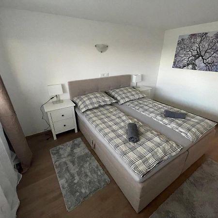 Malibu Apartman Miskolc Bagian luar foto